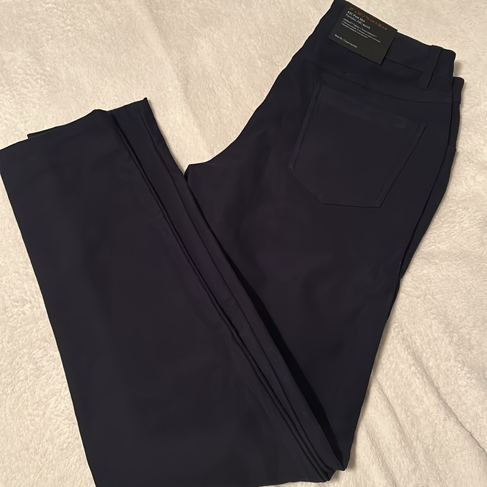 Lululemon men’s True Navy Slim fit pants in Utilitech